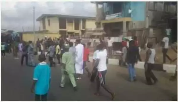 #Ondo Decides: Violence at Owo LGA As INEC Ballot Box is Hijacked and Destroyed (Photos)